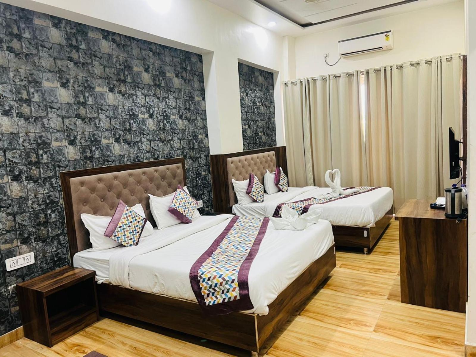 Hotel S V Grand Varanasi Exterior foto