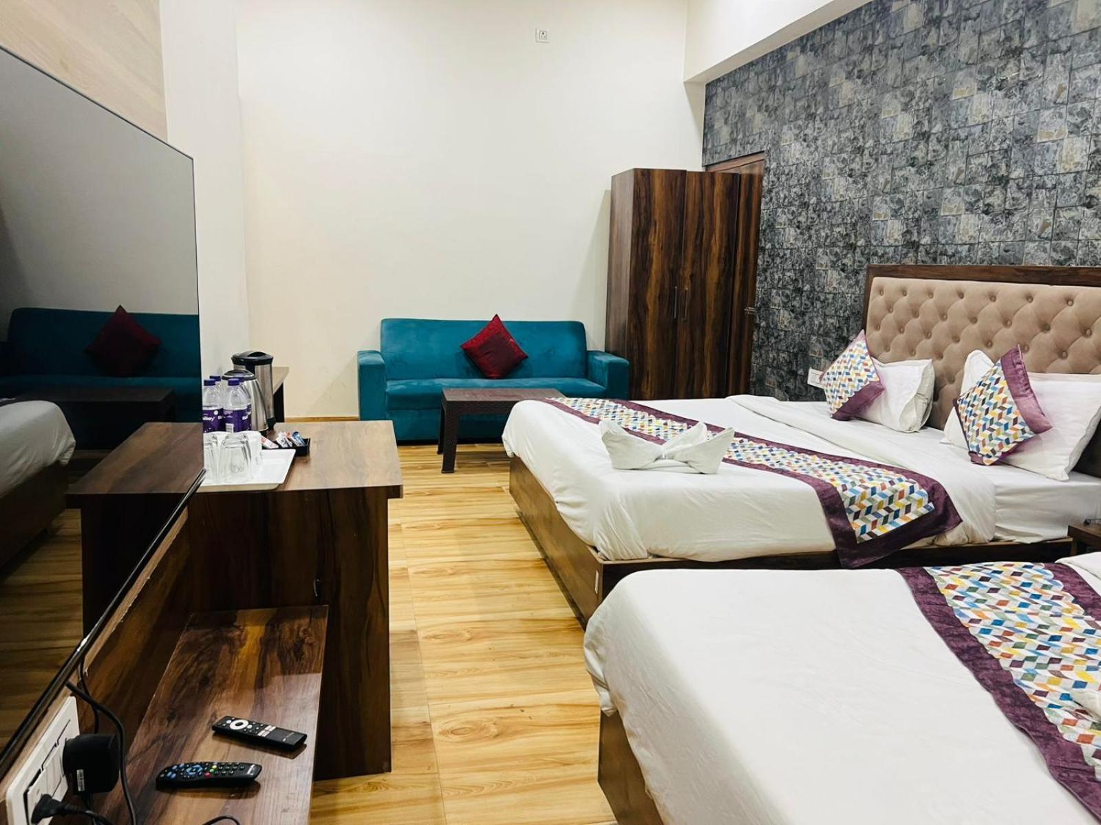 Hotel S V Grand Varanasi Exterior foto